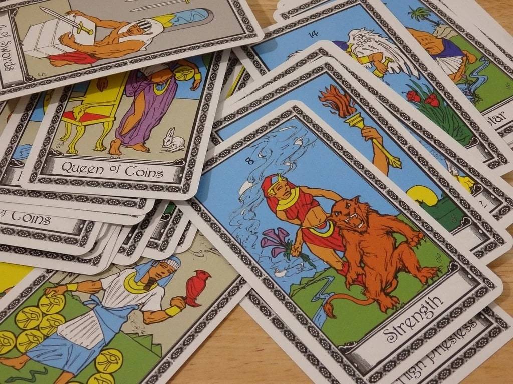 Pourquoi le tarot est le jeu idéal pour réunir les générations